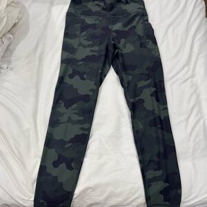 Old Navy Green and Black Camo Women’s Leggings Size M